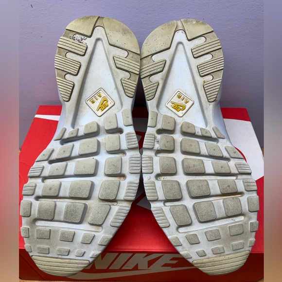 Air Huarache Run Ultra GS 'Mineral
Yellow' - Picture 6 of 6